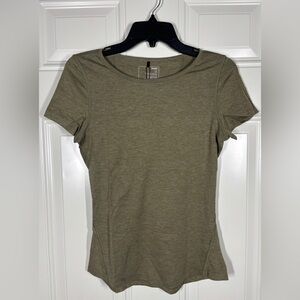 NWT Universal Standard Heather Olive Easy Active Tee Short Sleeve Top Size 4XS